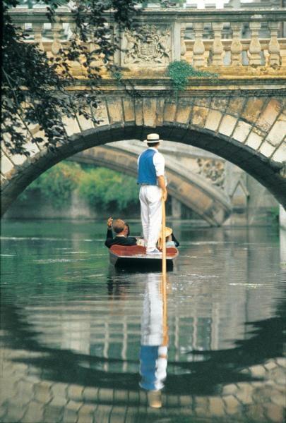 Прогулка на лодке по реке Кэм в Кембридже