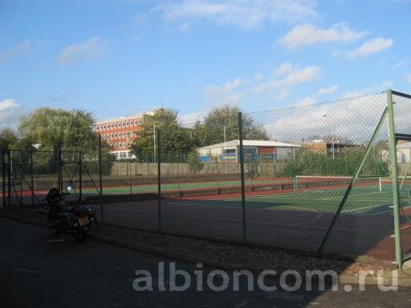 Теннисные корты Ashford School