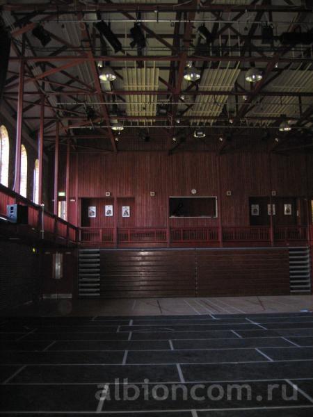Windlesham House School. Театрально-спортивный зал