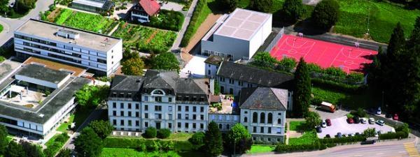 Летняя школа Швейцарии ESL-Zug. Вид на территорию школы