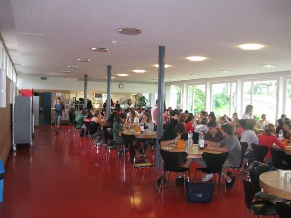 Летняя школа Швейцарии ESL-Zug. Школьная столовая