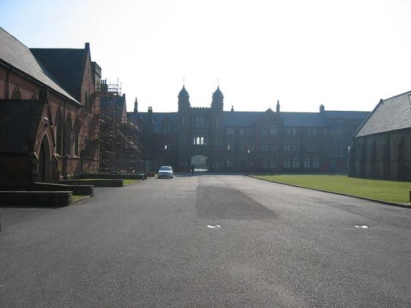 Британская летняя школа Rossal. Главная площадь школьного кампуса