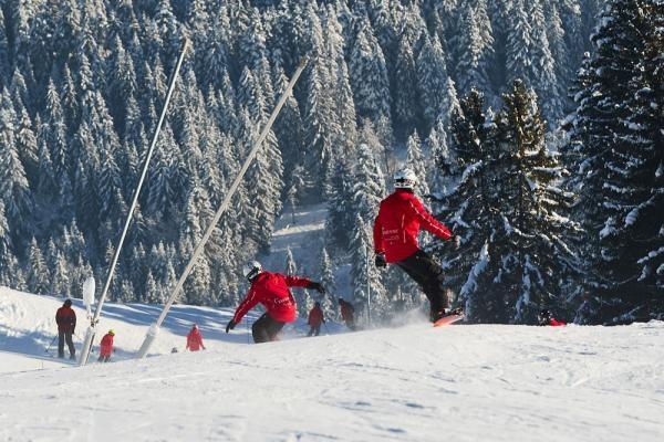 Зимние катания на лыжах и сноубордах студентов школы La Garenne