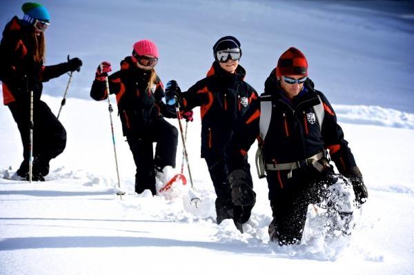 Зимний поход на снегоступах учеников школы La Garenne