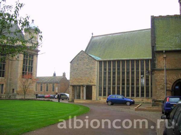 Вид на главное здание Uppingham School