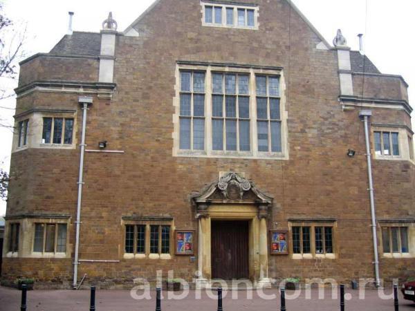 Здание школьного театра Uppingham School