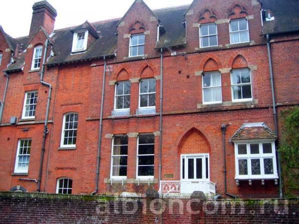 Главное здание колледжа Winchester College