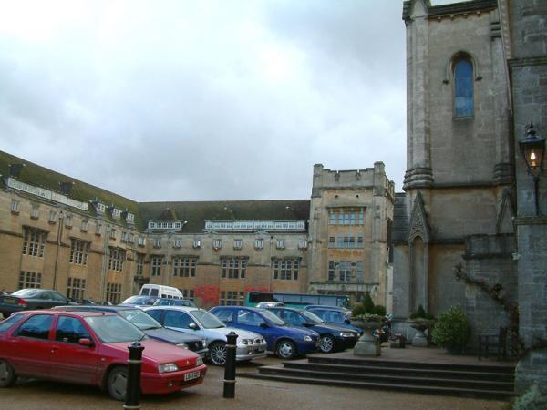 Летняя школа Downside School. Школьный двор