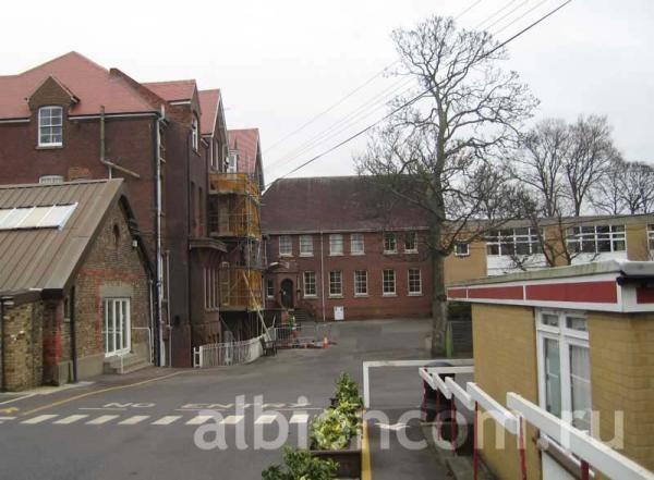 Летняя школа в Рамсгейте St.Lawrence College - вид на территорию