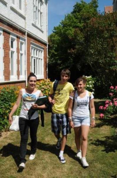 Круглогодичный языковой центр для школьников в Англии. OISE - Folkestone