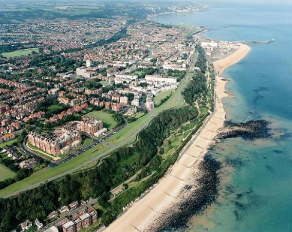 Круглогодичный языковой центр для школьников в Англии OISE - Folkestone.т Вид на побережье Фолкстоуна