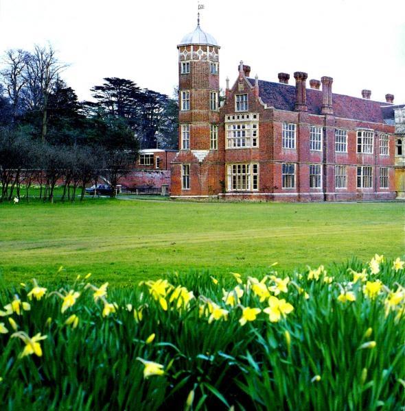 Вид на школьные здания Cobham Hall