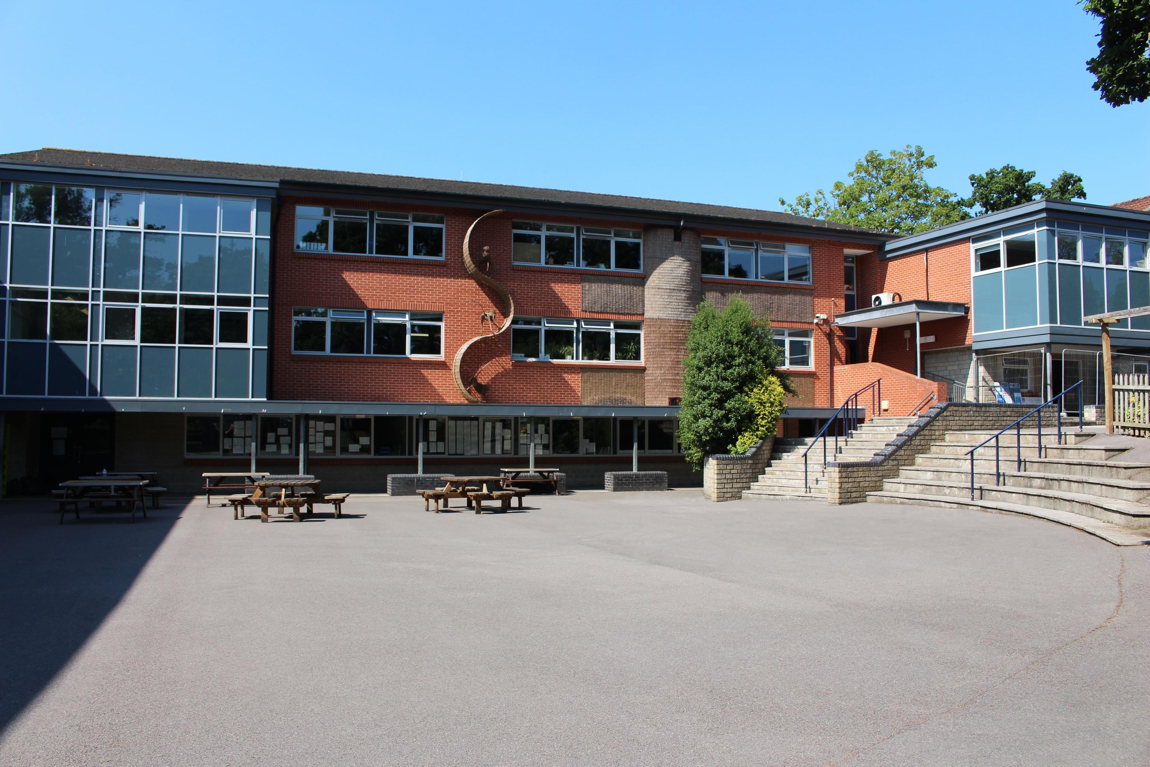 Гластонбери. Classroom Block