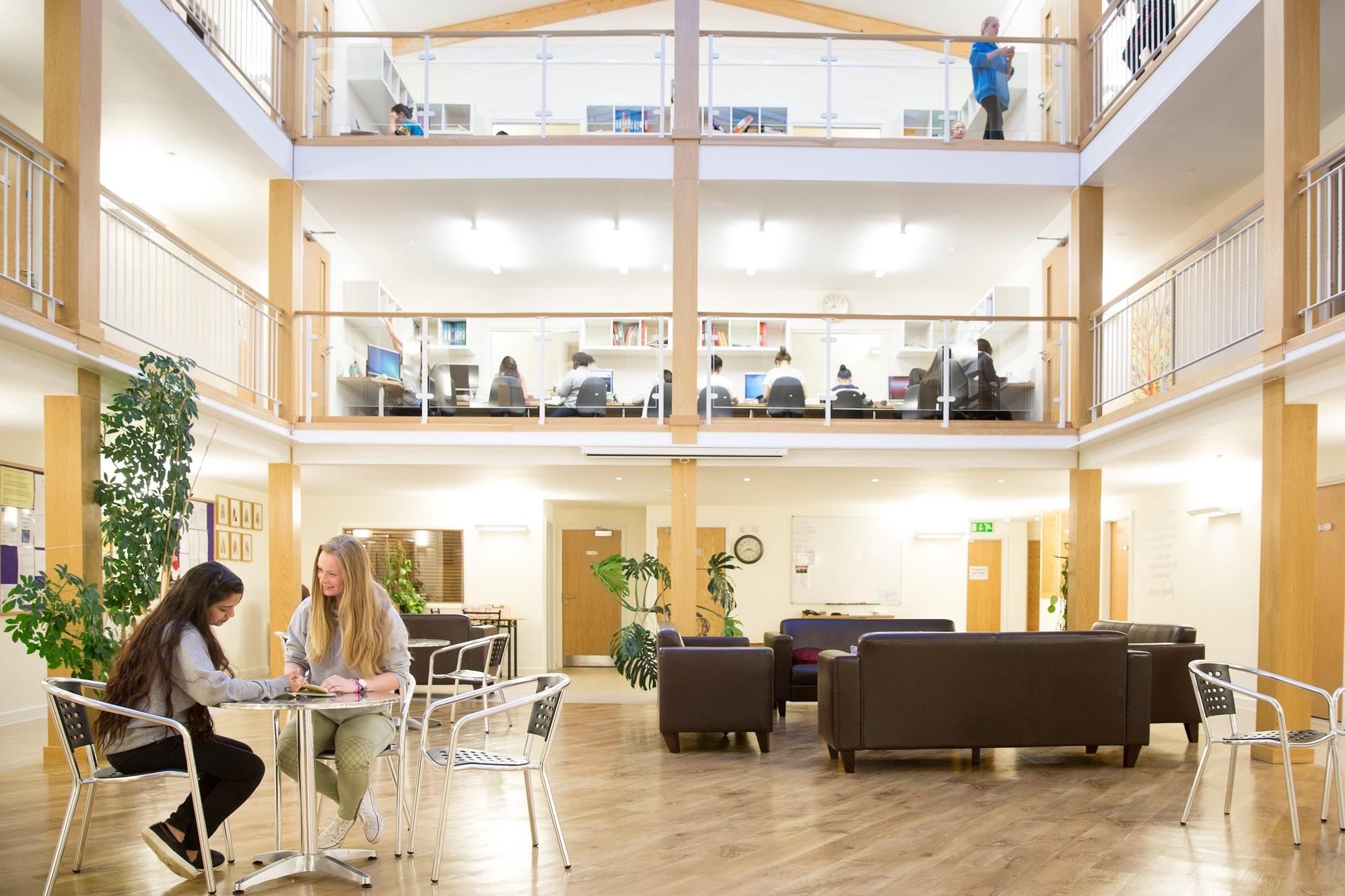 St Lawrence College - интерьер учебного здания