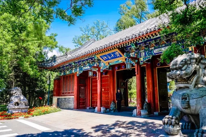 pku-West School Gate