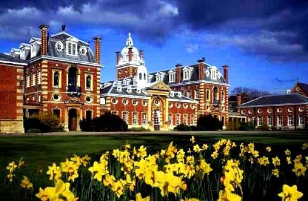 Школьные здания Wellington College