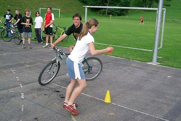 Спортивные занятия у студентов летней школы Institut auf dem Rosenberg - LENK