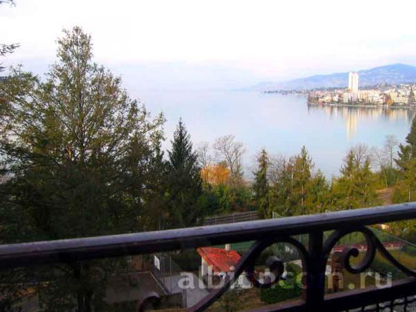 Швейцарские школы-пансионы. Вид с балкона Monte Rosa на Женевское озеро