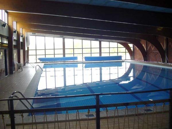 Школьный бассейн в летней школе