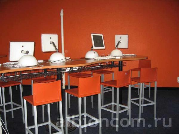 Интернет-кафе летней школы Swiss Language Club в Лейзане