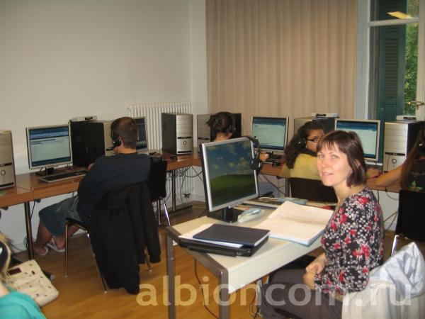 Обучение в Швейцарии. Brillantmont. Компьютерный класс.
