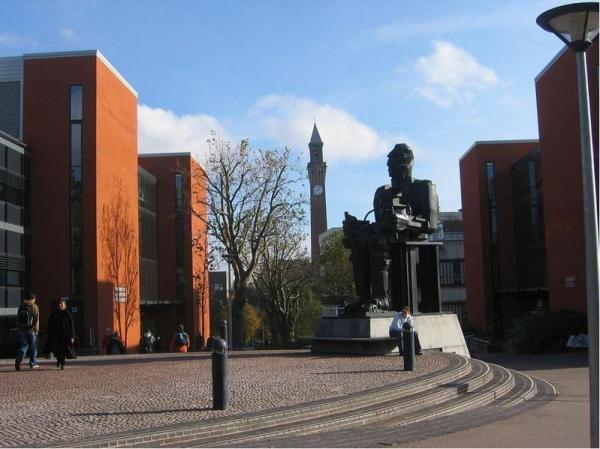 University of Birmingham. Учебный центр и скульптура Фарадея