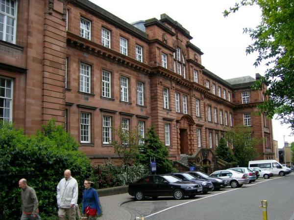 University of Dundee. Школа права и факультет психологии