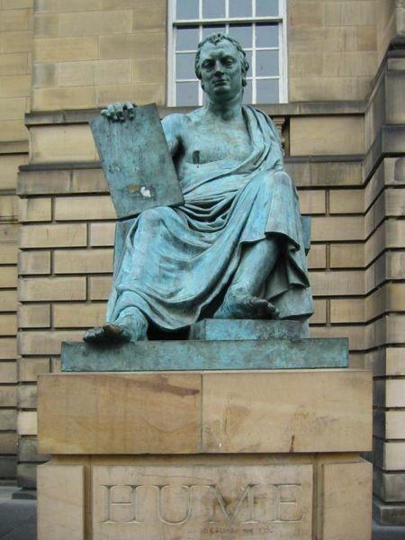 University of Edinburgh. Статуя философа Давида Хьюма