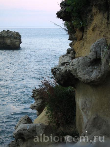 Bayonne Biarritz. Морские скалы