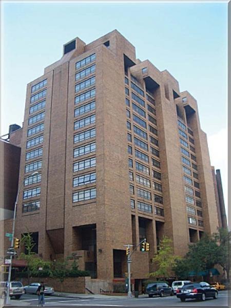 Языковая школа European Centre - Нью-Йорк. Вид на здание резиденции 1760 3-rd Avenue.