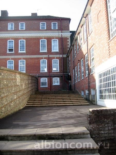 Windlesham House School. Вид на школьную территорию и здания