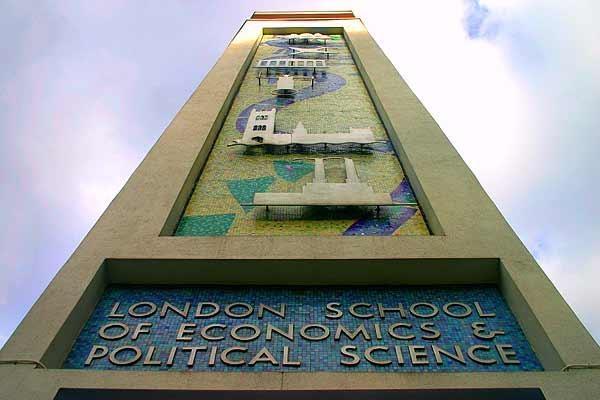 Лондонская школа экономики. Мозаичное панно на одном из зданий LSE