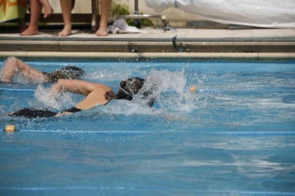 Летняя школа Seaford College - соревнования в бассейне
