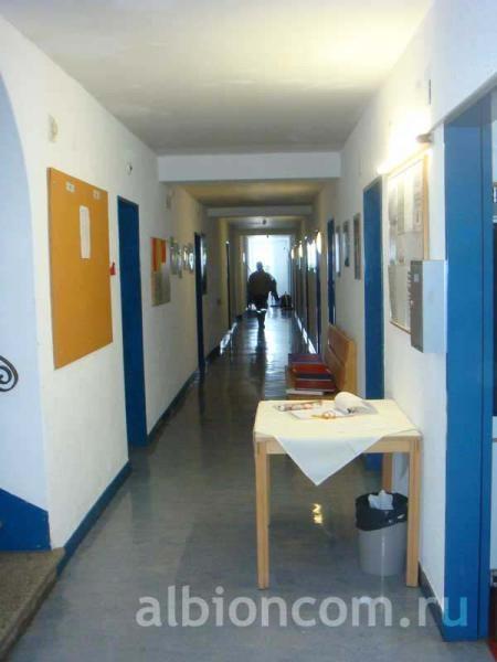 Швейцарская частная школа-пансион Lyceum Alpinum Zuoz. В школьном коридоре