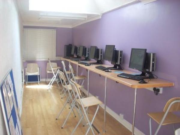 Языковой центр Regent в Борнмуте - Интернет-кафе школы