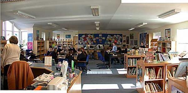 Летняя школа в Англии Dulwich Preparatory School - в школьной библиотеке