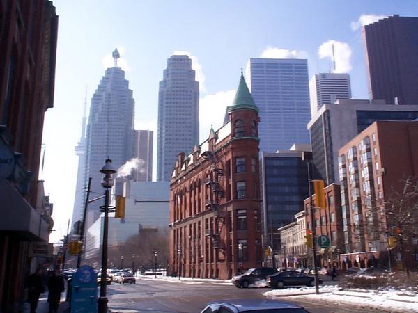 Летние школы в Канаде. Торонто - город современности и истории