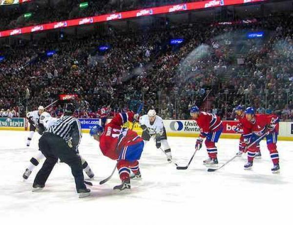 Монреаль. На матче хоккейной команды Montreal Canadiens