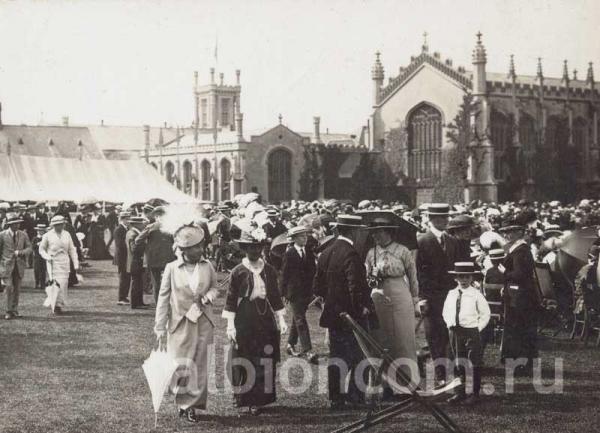 Cheltenham College, 1914 год. Общее школьное собрание