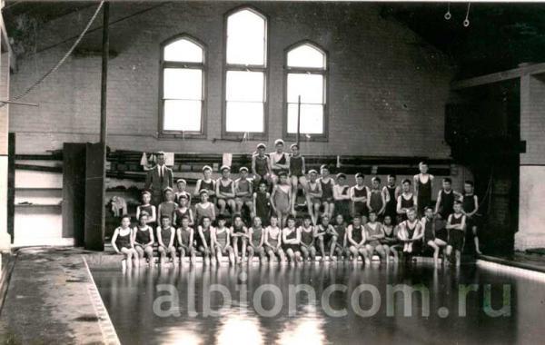 Dean Close School, 1959 год. В школьном бассейне