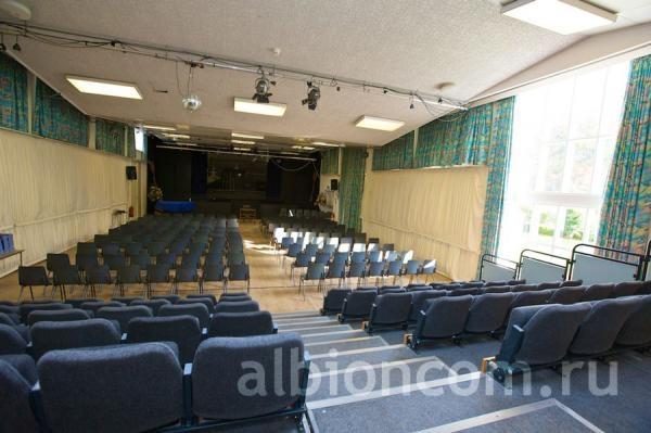 Moreton Hall - школьный театр