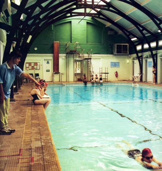 Занятия плаванием в бассейне Malvern St.James College