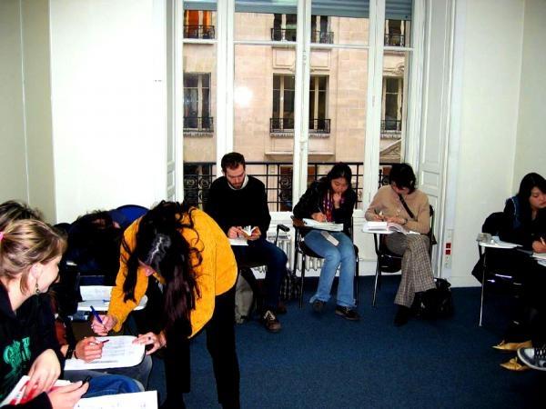 На уроке в языковой школе Accord. Париж.