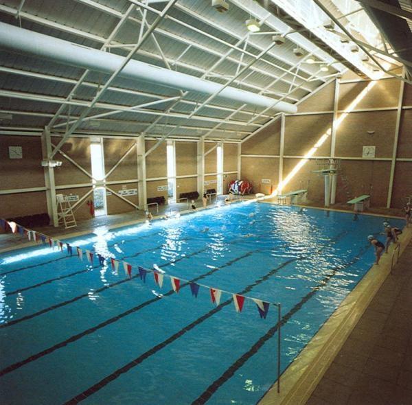 Плавательный бассейн школы St.Swithun's