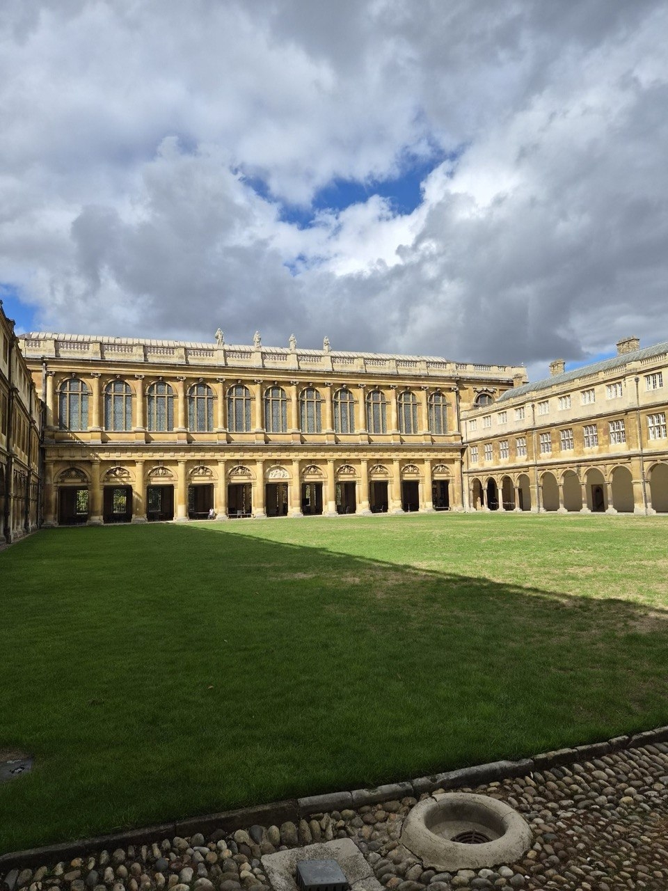 Trinity College_внутренний дворик_2026