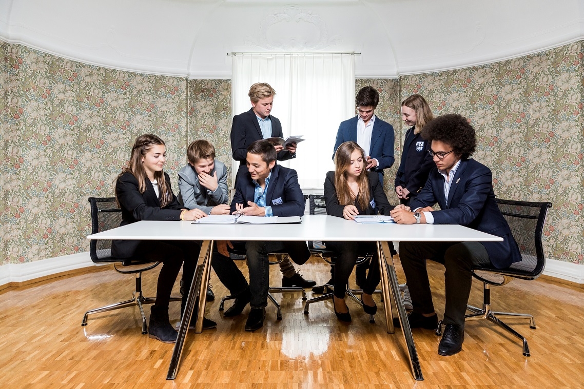 Ученики швейцарской школы-пансиона Lyceum Alpinum Zouz