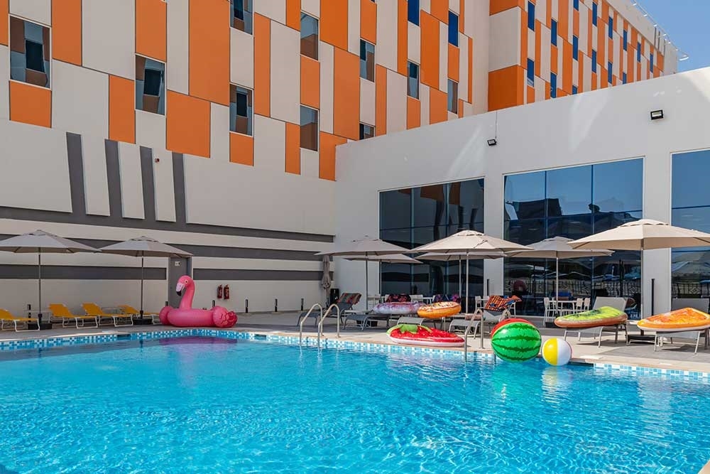 dubai-swimming-pool2