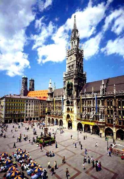 Городская площадь Мюнхена с ратушей