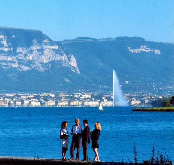 Образование в Швейцарии. Международный колледж Du Leman. Вид на Женевское озеро